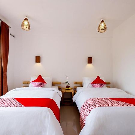 Oyo 1493 Surya Villa Селонґ-Беланак Екстер'єр фото