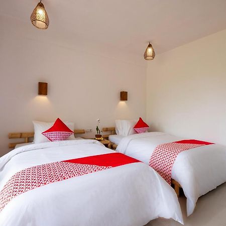 Oyo 1493 Surya Villa Селонґ-Беланак Екстер'єр фото