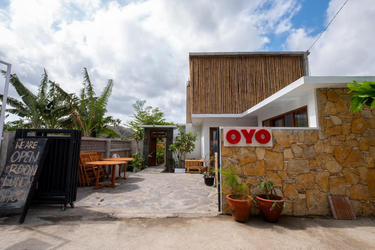 Oyo 1493 Surya Villa Селонґ-Беланак Екстер'єр фото